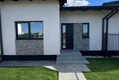 Duplex cu 3 camere cu Canalizare în Moșnița Veche