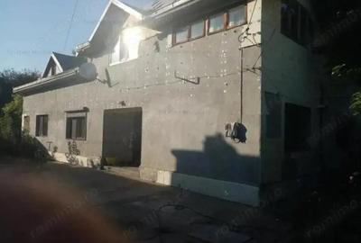 Casă cu 5 camere cu Teren 498 Mp în Radu Negru - 2
