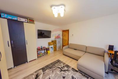 De Vanzare, Bd. Unirii, apartament cu 3 camere, boxa si garaj De Vanzare, Bd. Unirii, apartament cu 3 camere, boxa si garaj - 8