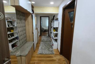 Apartament cu 4 camere decomandat, mobilat în Central