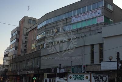 Spațiu comercial, de 250 mp, în Central - 3