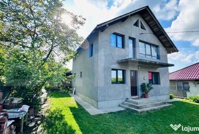 Casă cu 4 camere cu Teren 400 Mp în Păun - 2