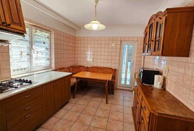 Casă cu 4 camere cu Teren 600 Mp în Central - 2