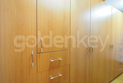 Apartament insorit cu 4 camere si terasa generoasa, 2 garaje - 8