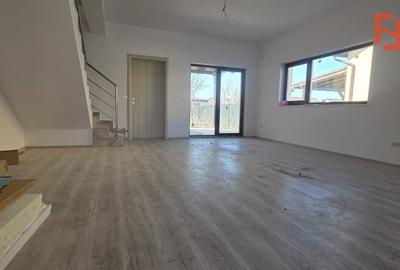 Duplex cu 5 camere cu Canalizare în Moșnița Nouă - 3