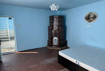 Casă cu 4 camere în Comișani - 4