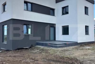 Casă cu 4 camere cu Teren 500 Mp în Central - 1