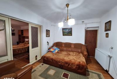 Casă cu 6 camere cu Teren 1000 Mp în Frumușani - 9