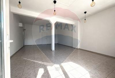 Spațiu comercial, de 50 mp, în Central - 6