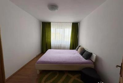 Apartament cu 3 camere decomandat în Micro 6 - 13