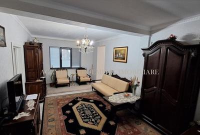 Casa de vanzare in localitatea Lazu - 11