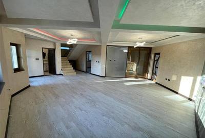 Casă individuală cu 7 camere cu Canalizare în Central - 2