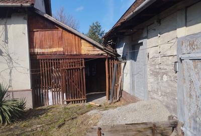 Casă cu 4 camere în Buteni - 1