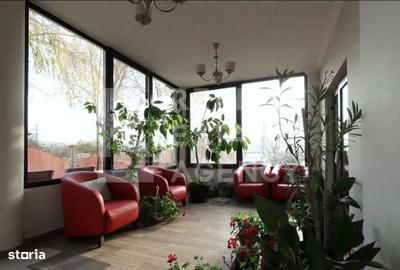 Casă cu 10 camere cu Teren 600 Mp în Holboca - 2