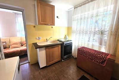 2 case la pret de una in Giulesti - lacul Morii/capatul tramvaiului 11 - 8