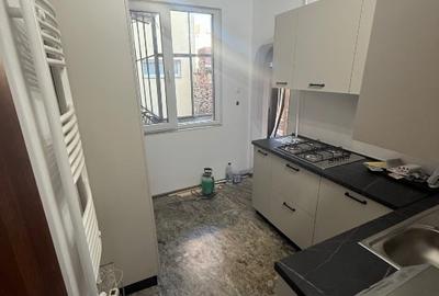 Apartament de inchiriat 3 camere Eroii Revolutiei, propietar - 5