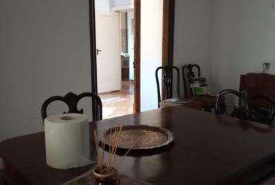 Apartament cu 3 camere semidecomandat în Universitate