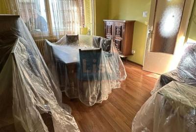 Apartament cu 3 camere semidecomandat în Micro I - 2