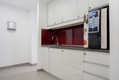 Spa?iu de birou privat pentru 5 persoane in Regus Hermes - 2