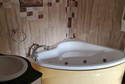 Casă cu Teren 782 Mp în Central - 2