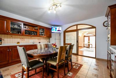 Casă individuală cu 6 camere cu Canalizare în CET - 11