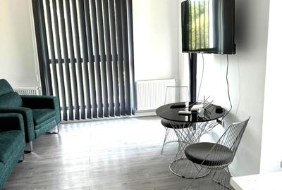 Apartament cu 2 camere semidecomandat, mobilat în Regie - 1