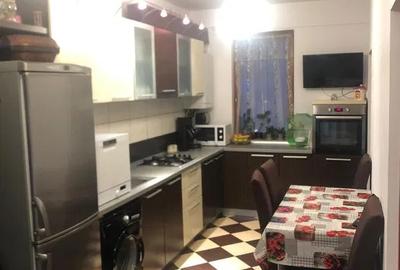 Apartament cu 3 camere semidecomandat, mobilat în Florești - 1