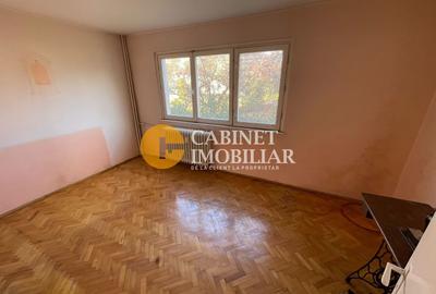 Apartament cu 3 camere semidecomandat în Tătărași