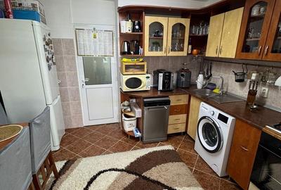 Apartament cu 3 camere decomandat în Ostroveni - 10