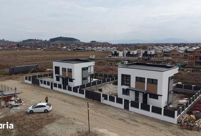 Casă cu 4 camere cu Teren 530 Mp în Sânpetru