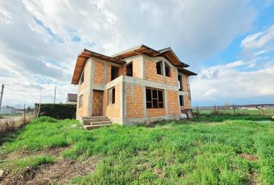 Casă individuală cu 5 camere cu Teren 450 Mp în Cocoșești - 1