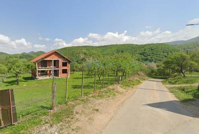 Casă individuală cu 5 camere cu Canalizare în Cresuia