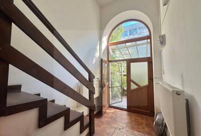 Spre Vânzare Proprietate remarcabilă cu 6 camere în inima Iașului ! - 12