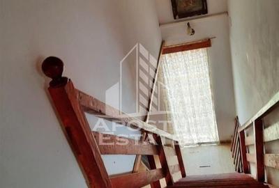 Casă cu 5 camere cu Canalizare în Ghiroda - 1
