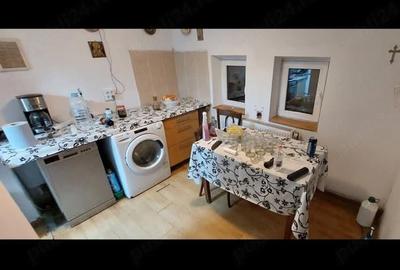 Casă cu Teren 1400 Mp în Central - 1