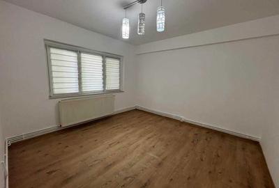 Spațiu comercial, de 98 mp, în Central - 8