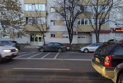 Spațiu comercial, de 55 mp, în Central - 4