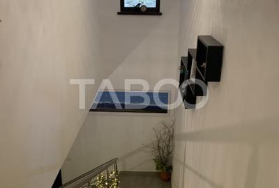 Casa 8 camere 7 bai 284 mp 225mp curte libera in Porumbacu de Sus - 16