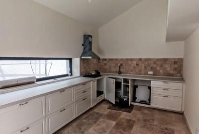 Casă cu 5 camere cu Canalizare în Parcul Circului - 6