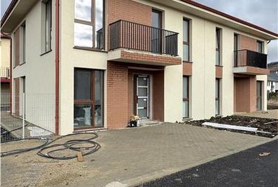 Duplex cu 5 camere cu Canalizare în Chinteni - 2