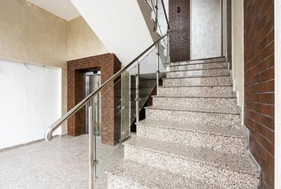 Spațiu comercial, de 1,078 mp, în Central - 14