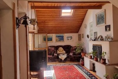 Casă cu 7 camere cu Teren 297 Mp în Central - 9