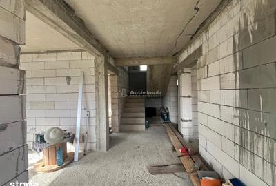 Casă cu 5 camere cu Teren 1414 Mp în Știuca - 2