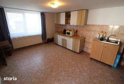 Casă cu 2 camere cu Teren 2261 Mp în Central