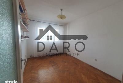 Apartament cu 4 camere decomandat în 1848