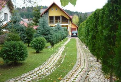 Casă cu 5 camere în Central