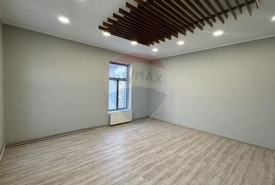 Spatiu de inchiriat in Centrul Istoric - renovat, vizibil, versatil - 5