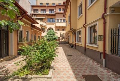 Casă individuală cu 40 camere cu Canalizare în Dorobanți - 1