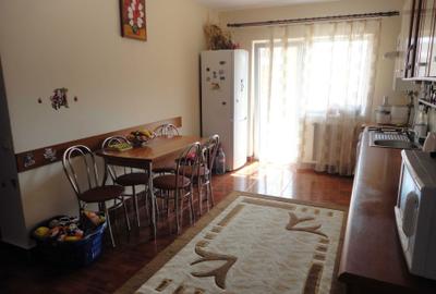 Apartament cu 3 camere decomandat în Florești - 1
