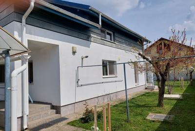 Casă individuală cu 6 camere cu Canalizare în Central - 1